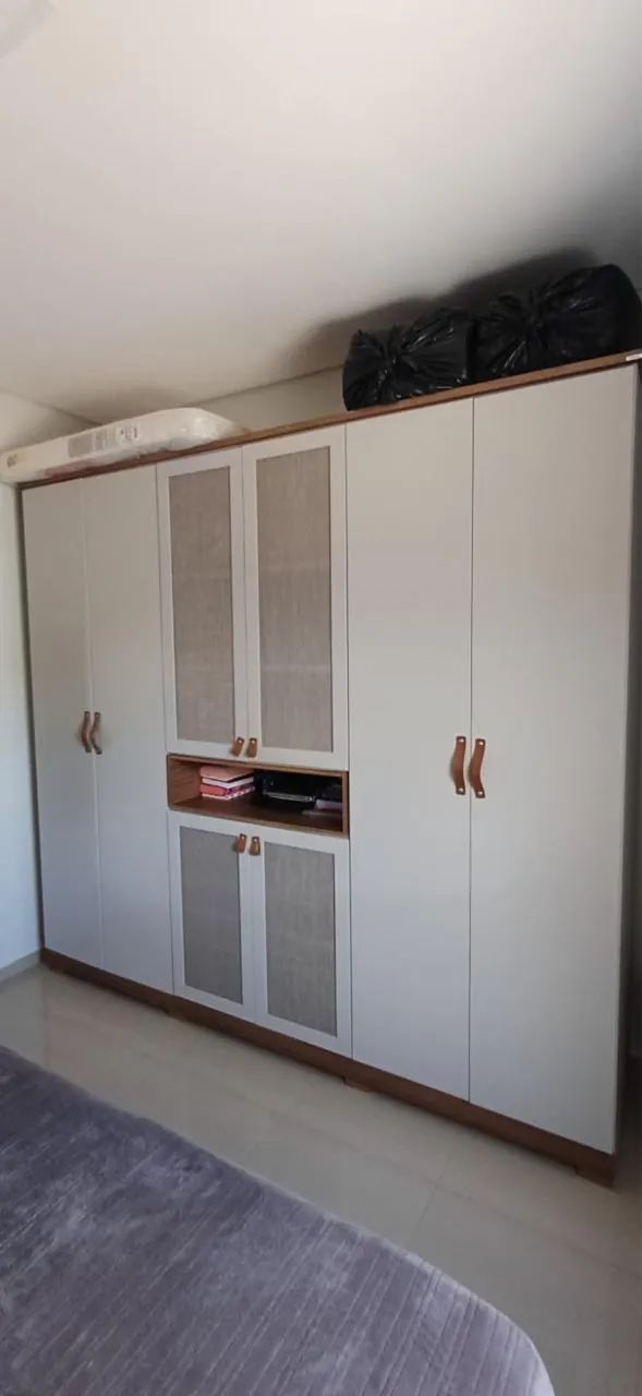 Guarda-Roupa / Roupeiro Grande e Moderno