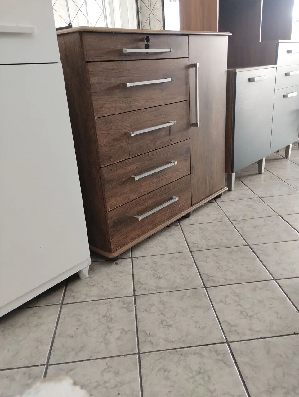 Vendo uma cômoda 