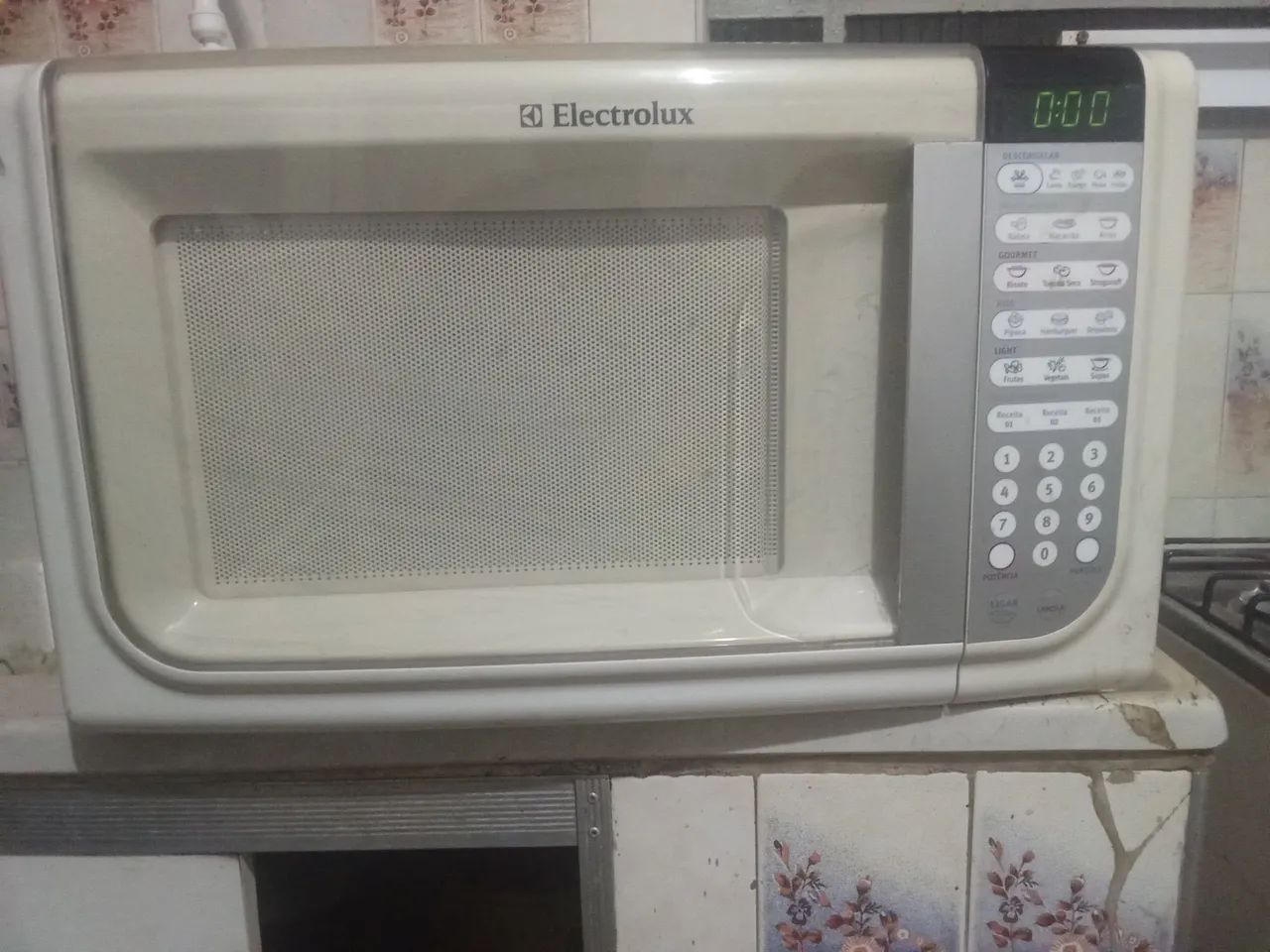 MICROONDAS ELETROLUX TOP FUNCIONANDO PERFEITAMENTE.