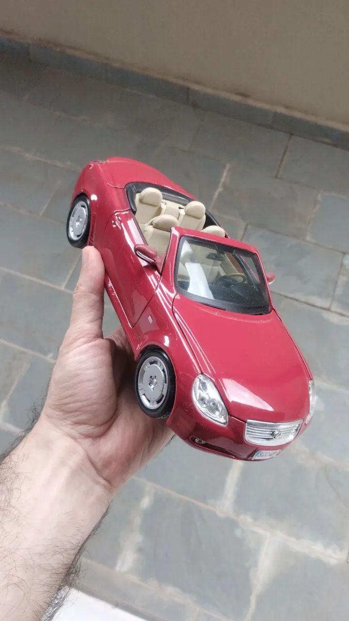 Miniatura Lexus SC430 Maisto 1/18 zerada - Brinquedos e Jogos