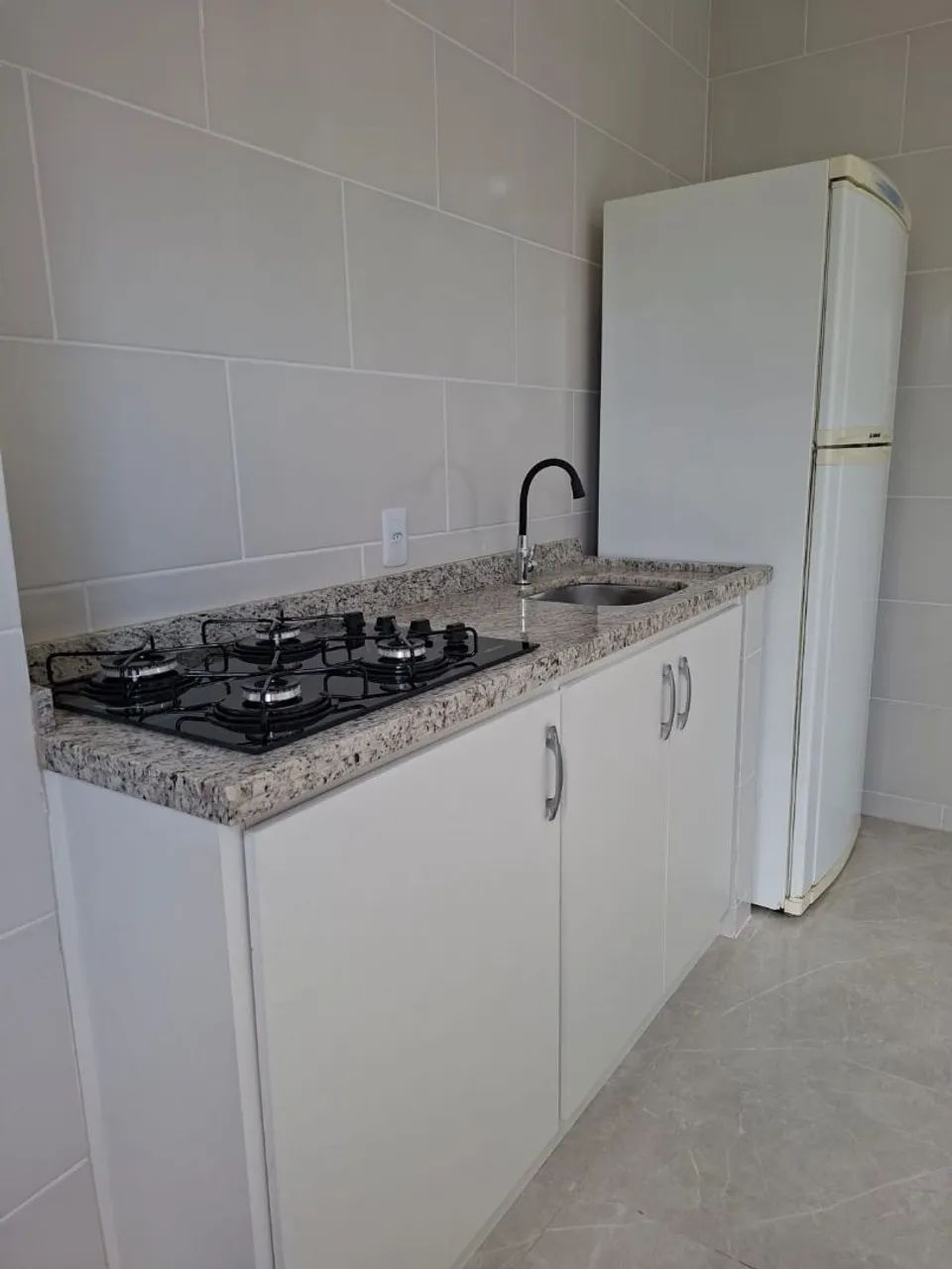 KITNET SEMI-MOBILIADA PARA ALUGAR - FLORIANÓPOLIS 