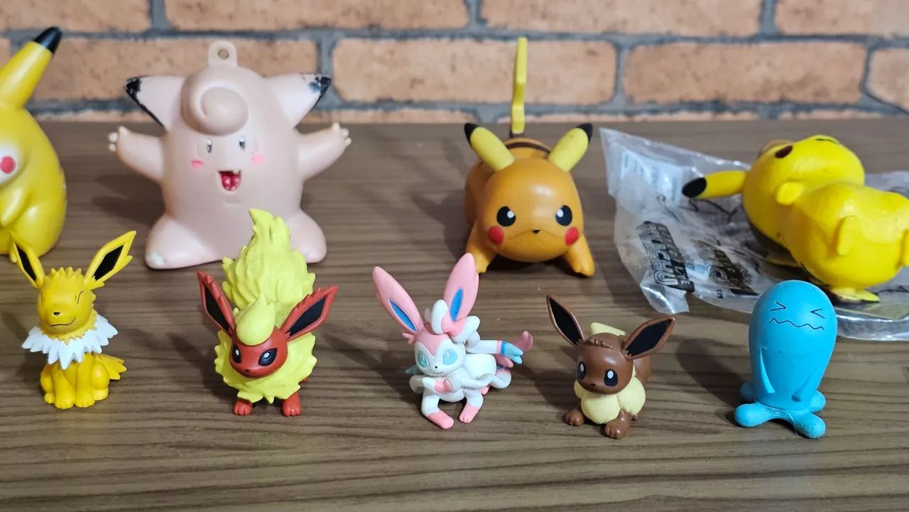 Coleção Pikachu e miniaturas pokémon  - Foto 3