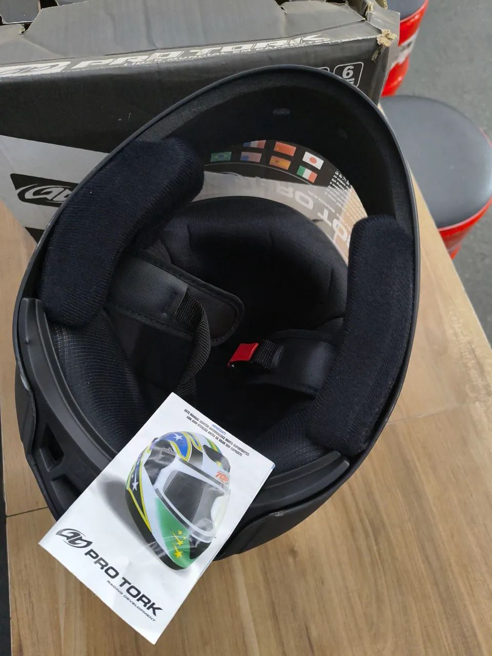 Capacete R8 NOVO (sem uso) - Foto 3