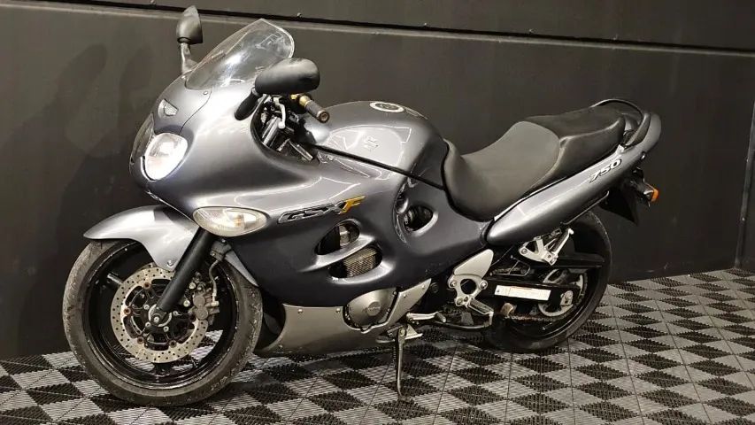 Suzuki GSX 750F 2006 - Foto 3