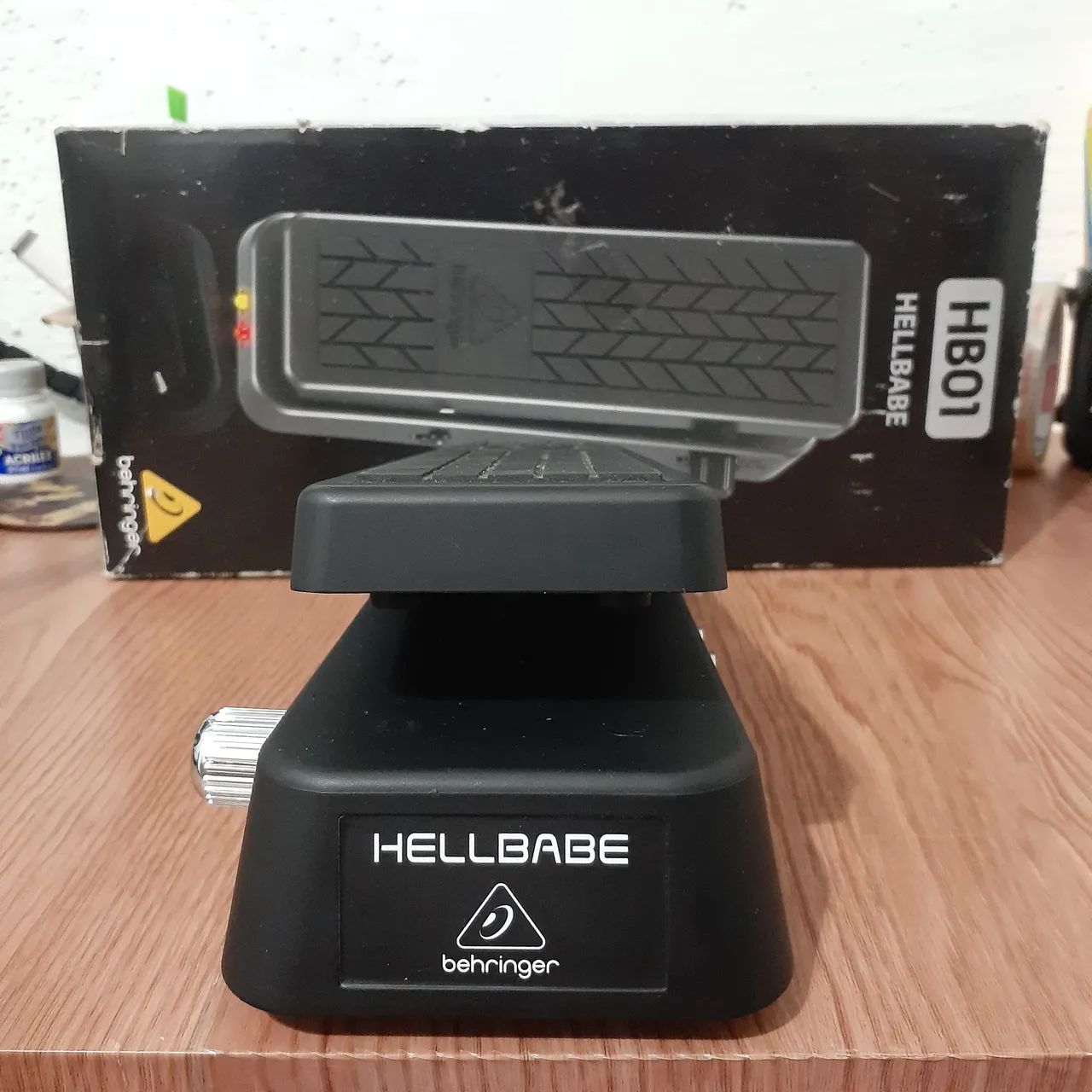 Pedal de efeito Wah-Wah hellbabe behringer - Instrumentos musicais