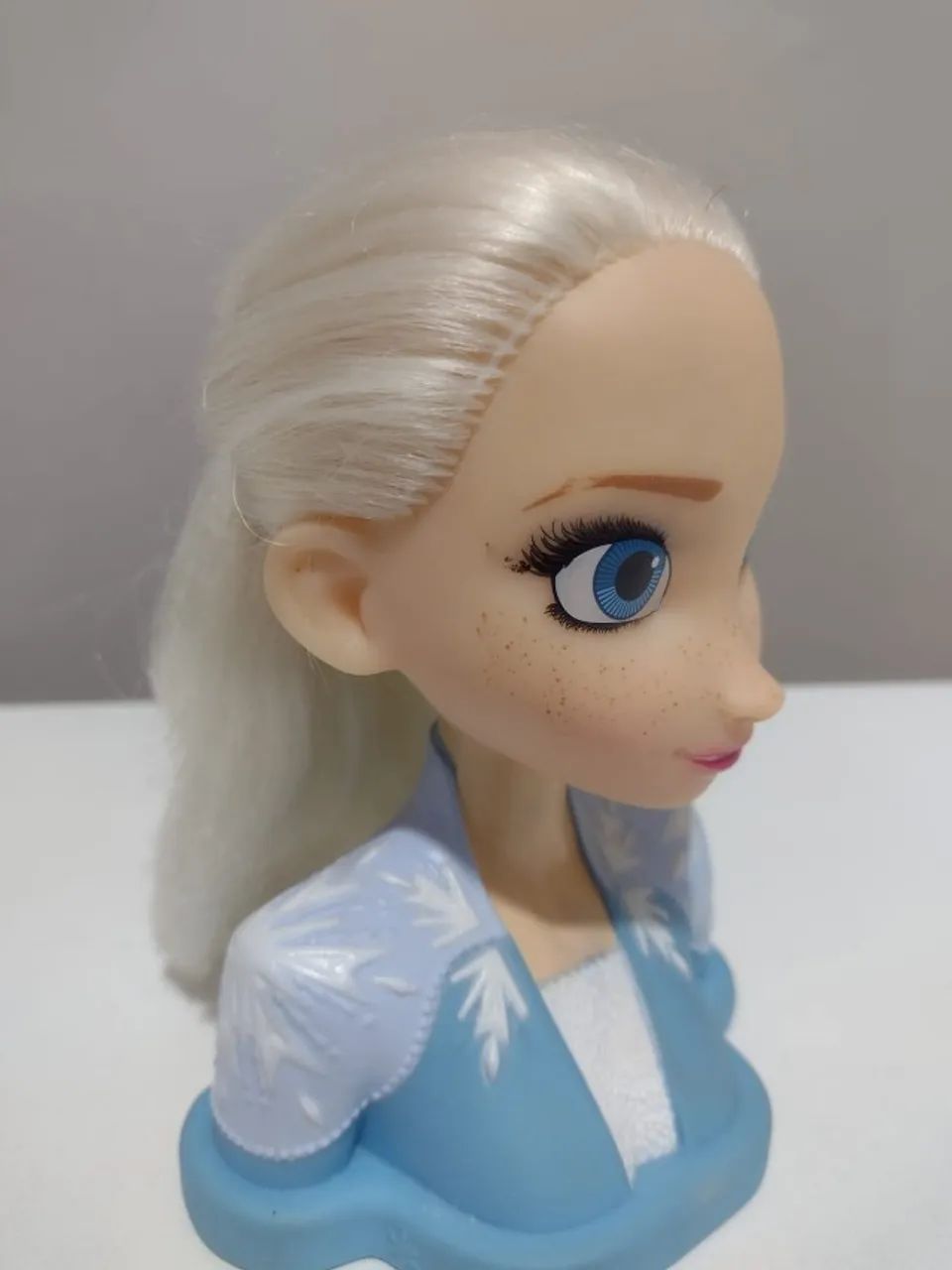 boneca elsa - frozen - para pentear e enfeitar - Foto 4