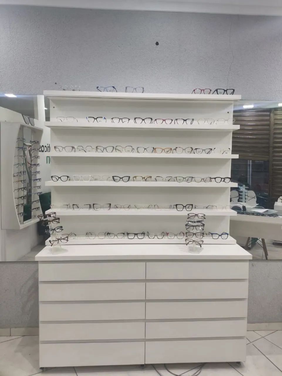 Expositor de parede com Led 