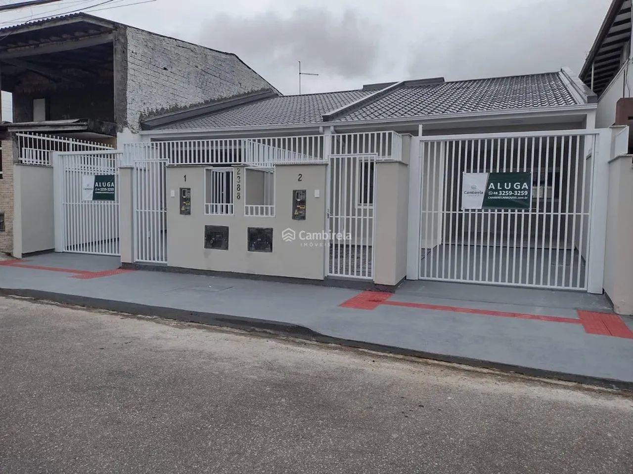 Casa Geminada com 3 Dormitórios para Alugar no Real Parque, São José/SC