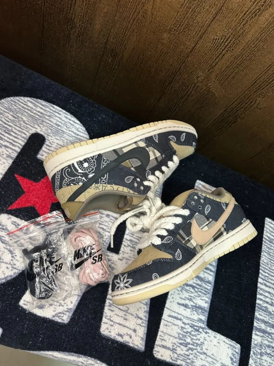 Tenis Nike SB Dunk Low Travis Scott tam 38 - Foto 3