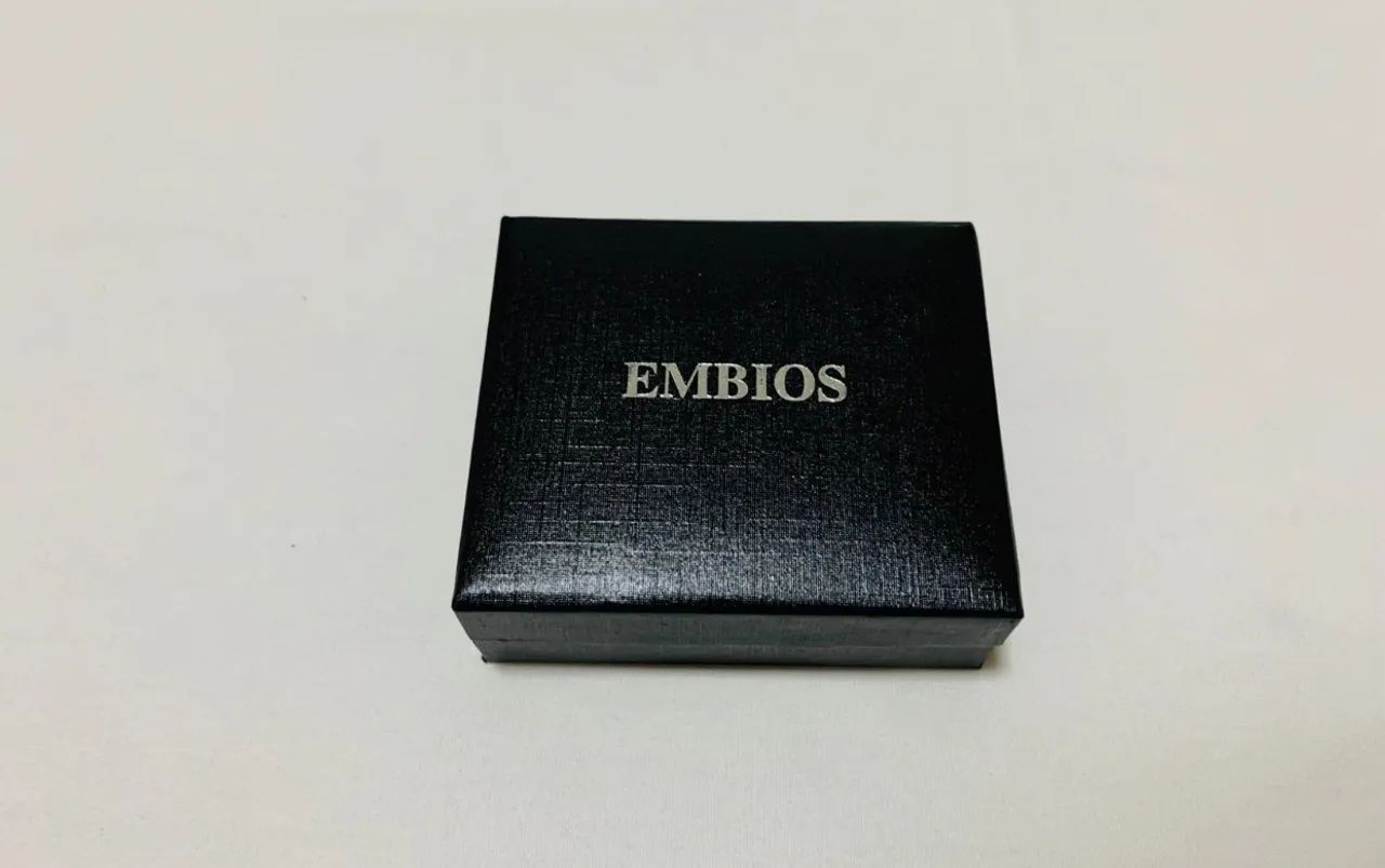 conjunto de abotuaduras marca embios prateada com listas preta - Foto 3