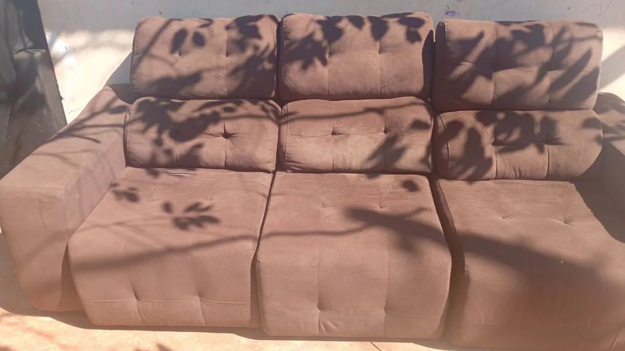 vendo sofás grande e pequeno em ótimas condições, não entrego  - Foto 2