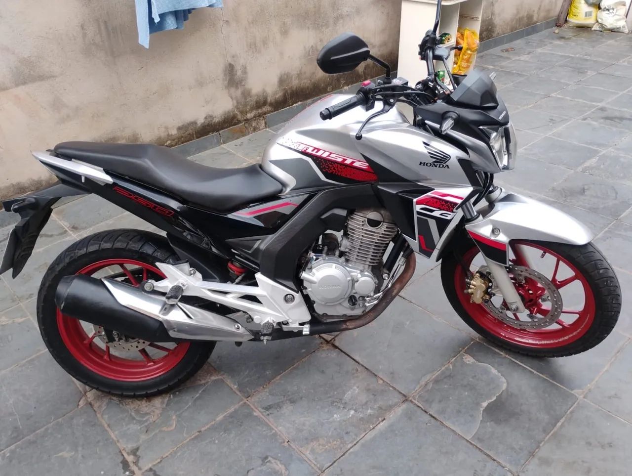 Vende -Se CB Twiste - Foto 4