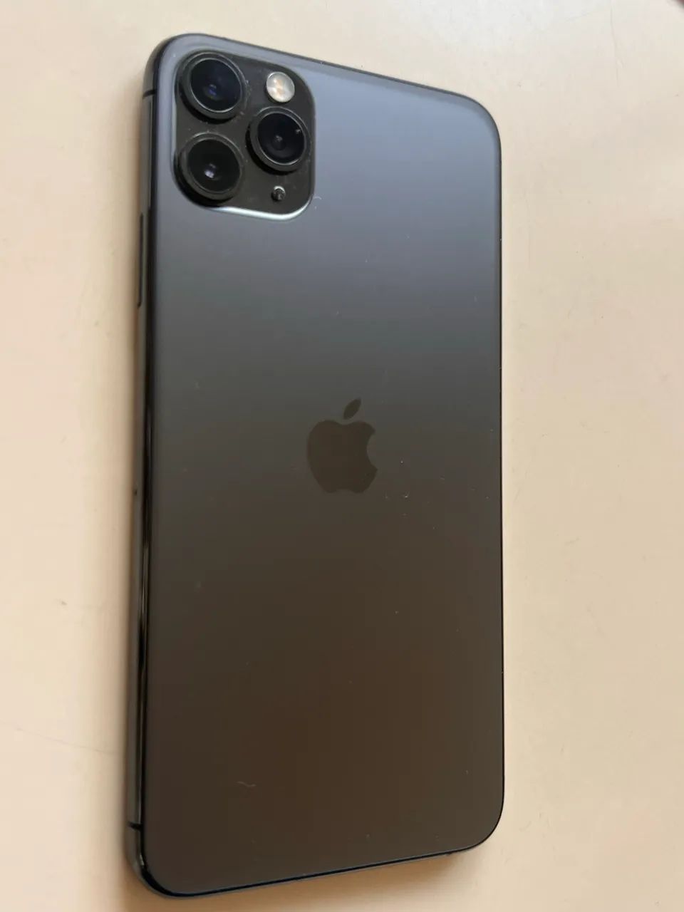 Vendo iPhone 11 Pro Max semi novo