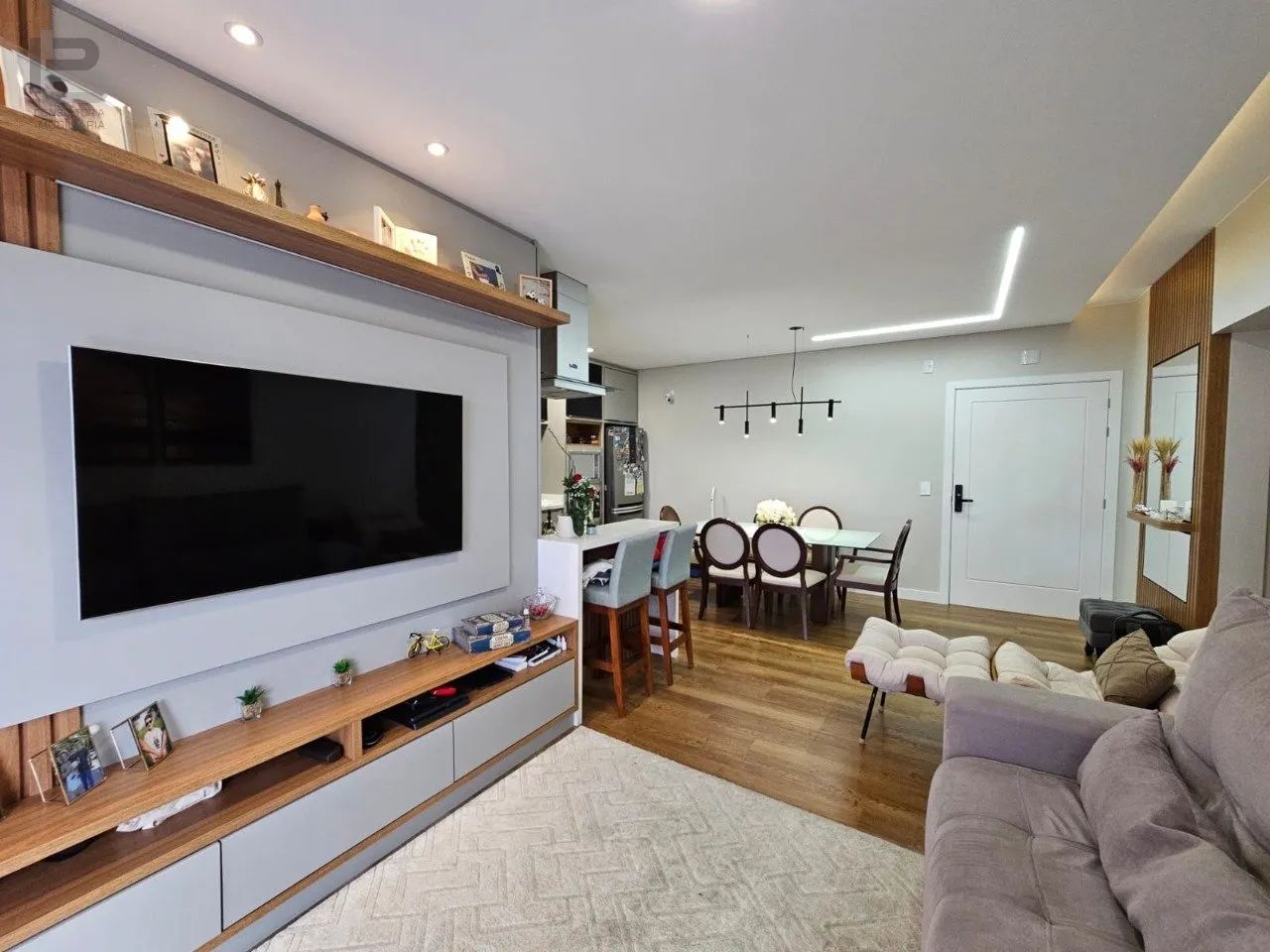 Apartamento 2 dormitórios com 1 suíte com terraço e piscina privativa no Pagani