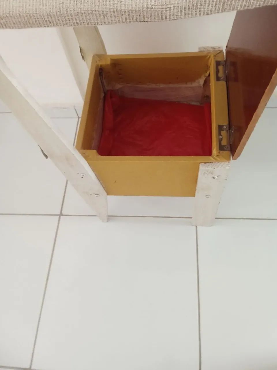 Mesa de passar roupa e cadeira  - Foto 3