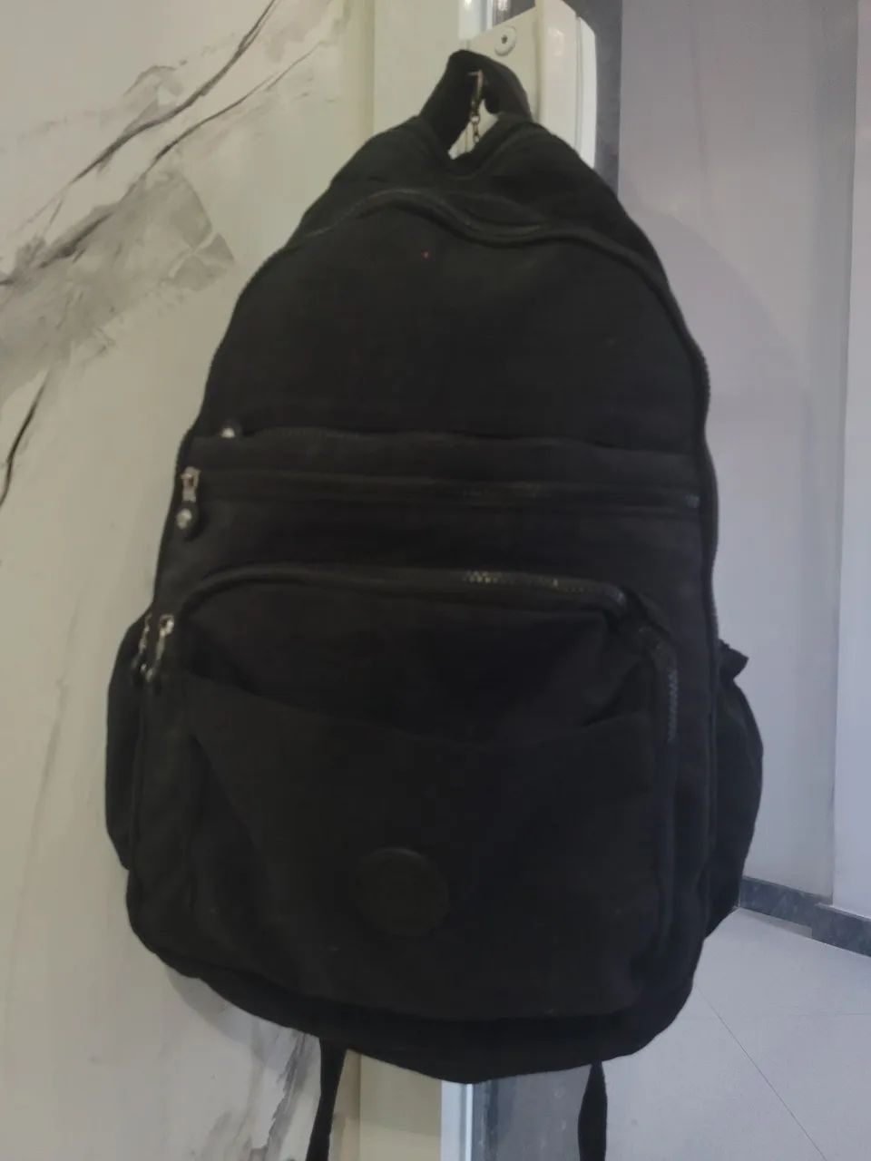 Mochila juvenil preta com estojo