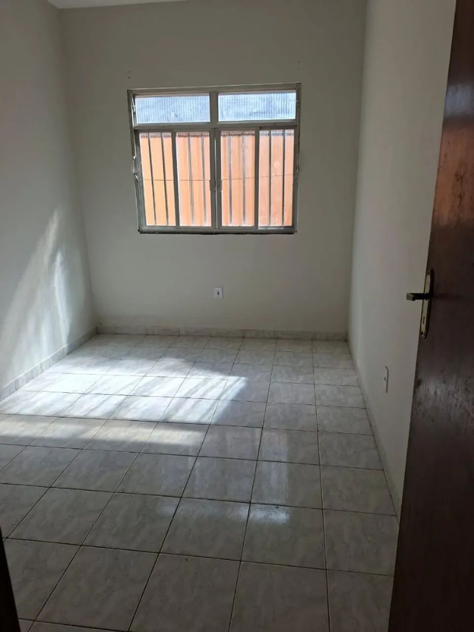 Alugo Casa de 2 quartos em Muriqui