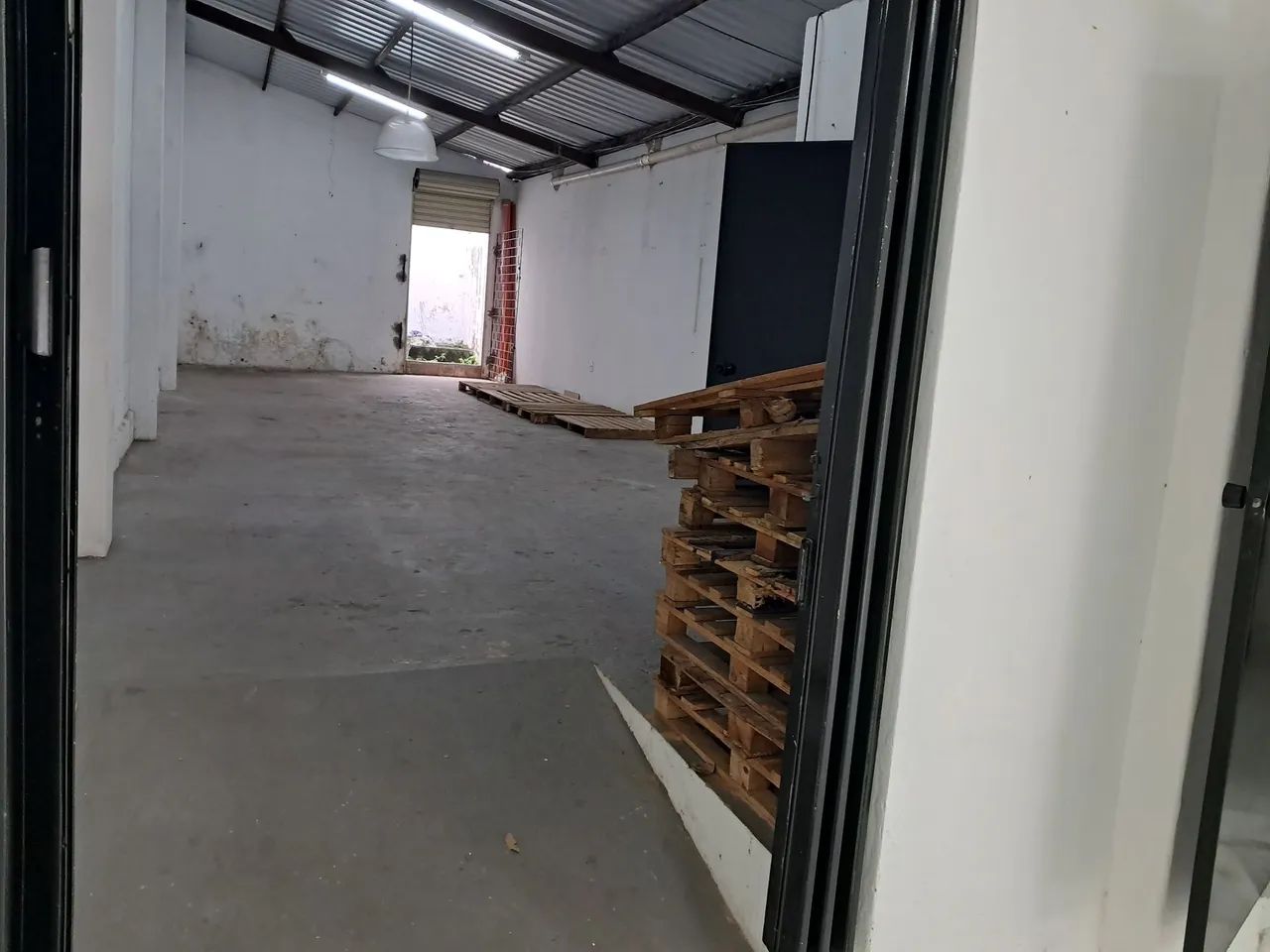 Ponto comercial no centro com amplo galpão  - Foto 2