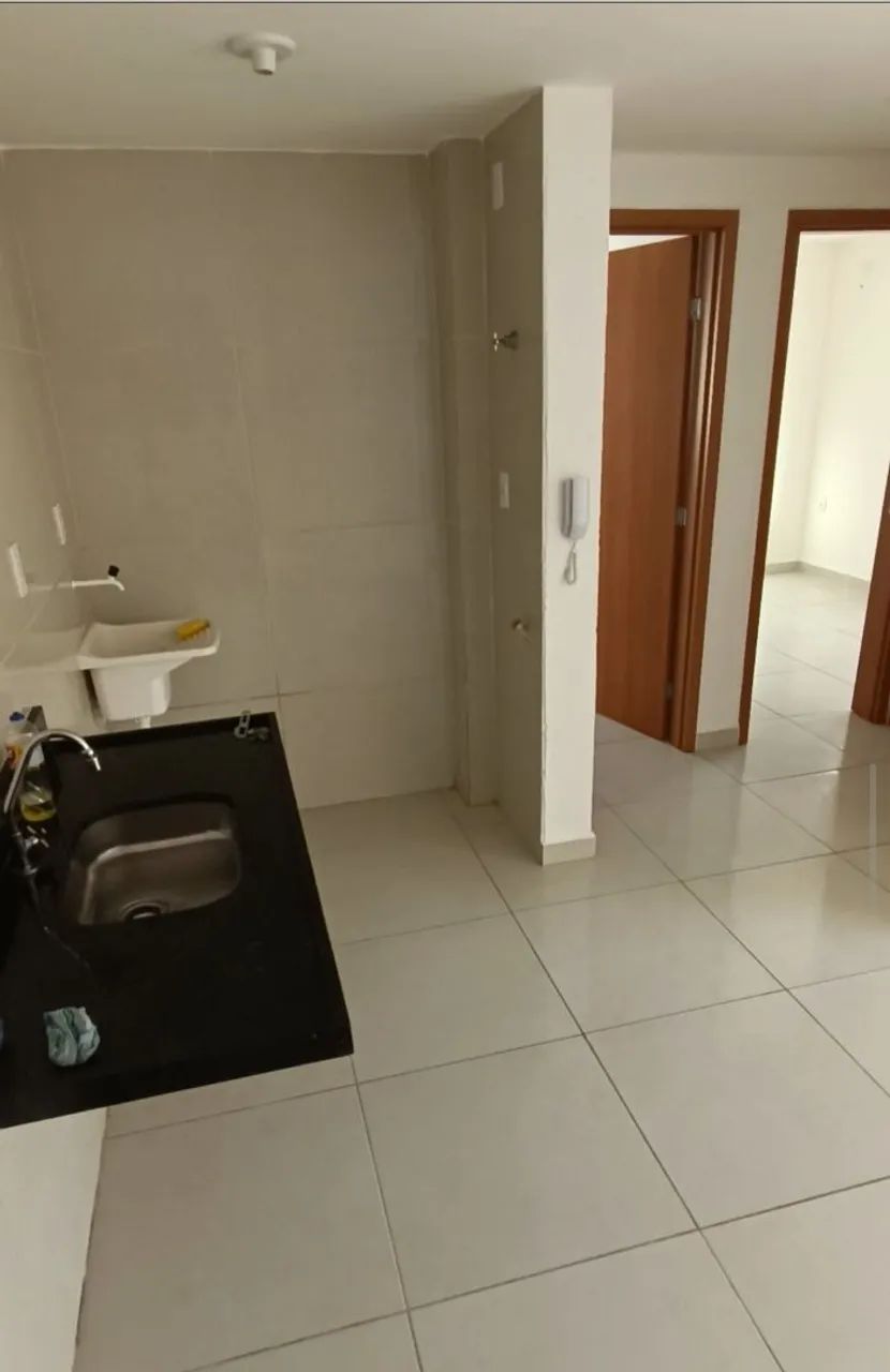 Alugo apartamento com boa localização, no parque do Sol.