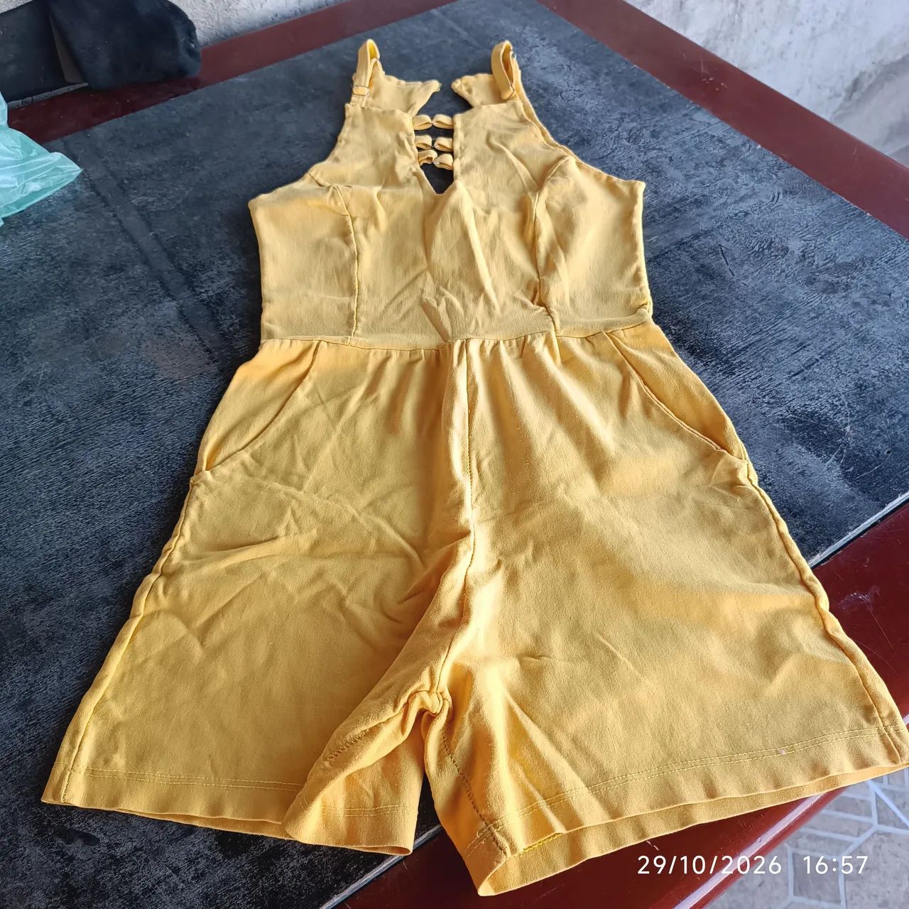 Macacão amarelo 
