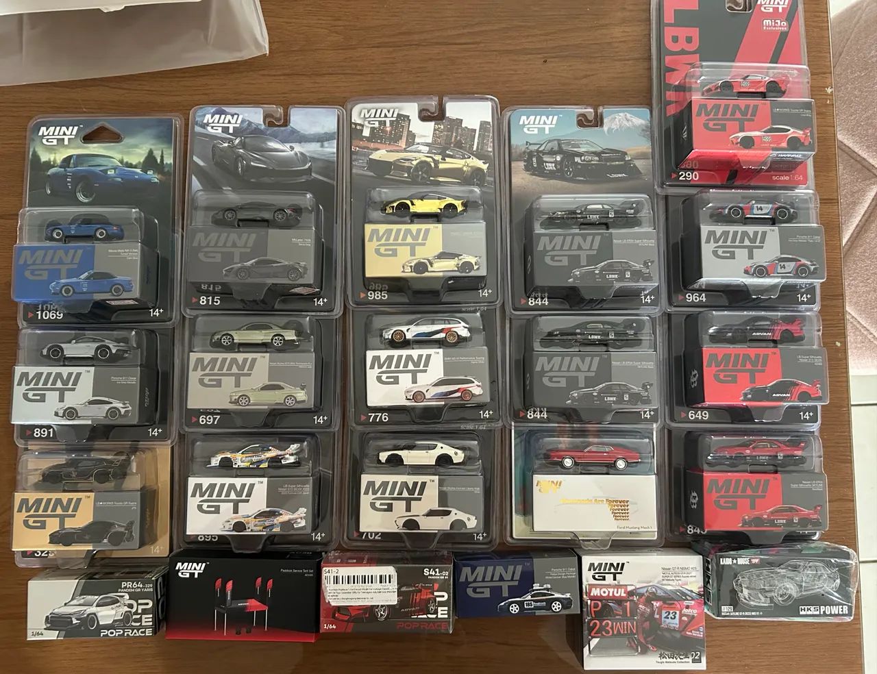 Mini GT, pop race, kaido house e premium 