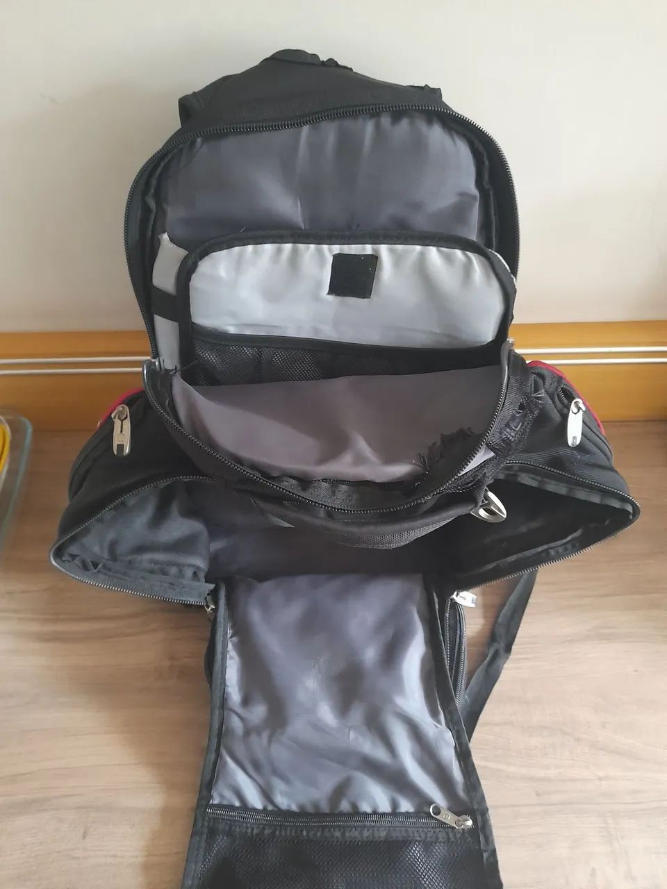 Mochila marca wenger com defeito - Foto 5