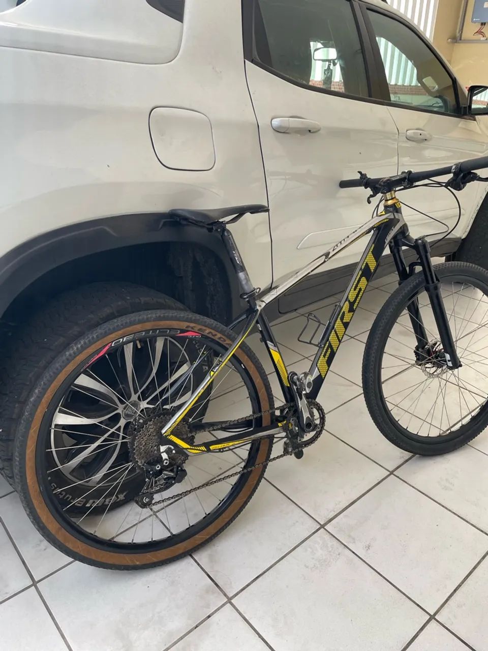 Bicicleta first athymus aro 29