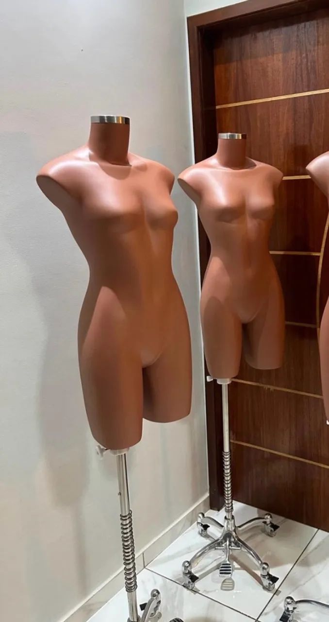 VENDO 2 MANEQUINS PARA LOJA - ÓTIMO ESTADO