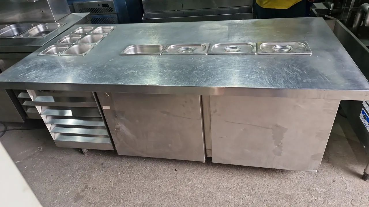 Mesa de trabalho refrigerada com cubas 