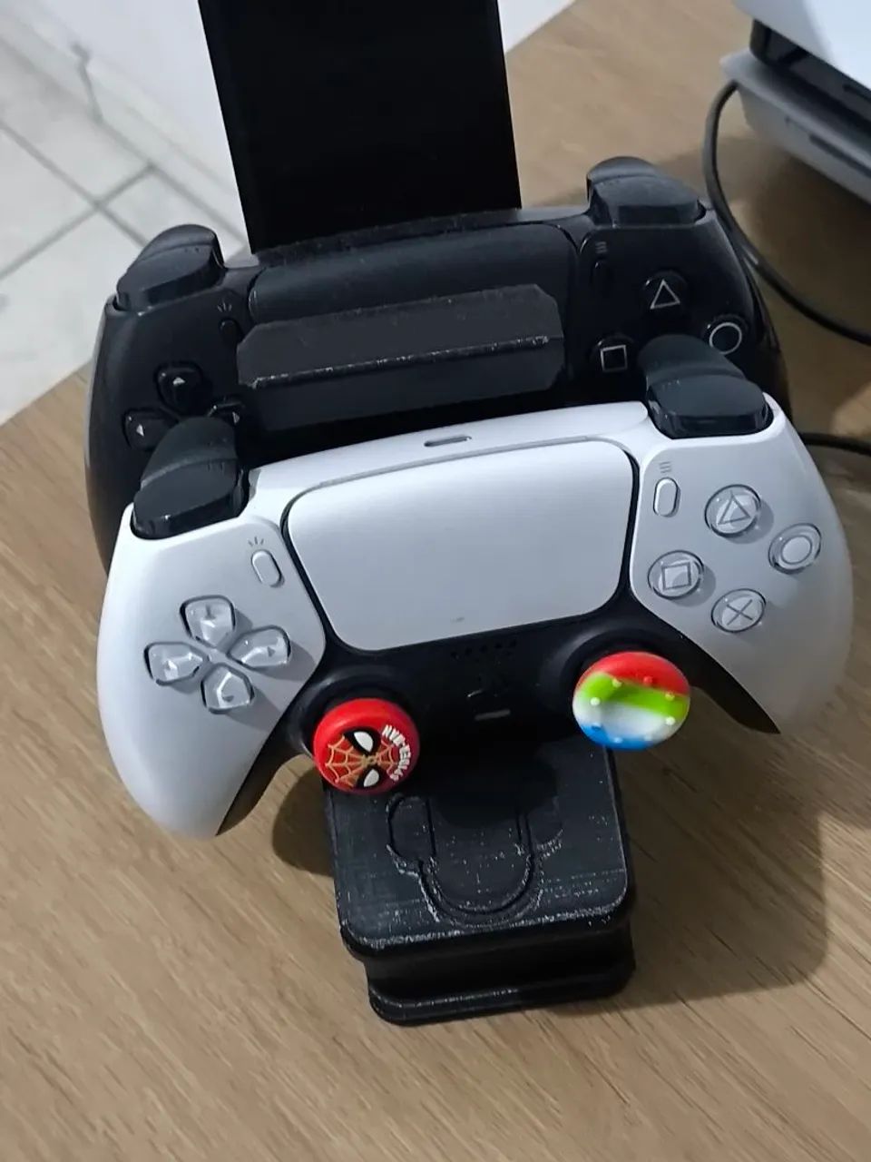 Ps5 com 2 controles+ monitor de 27 polegadas  - Foto 3