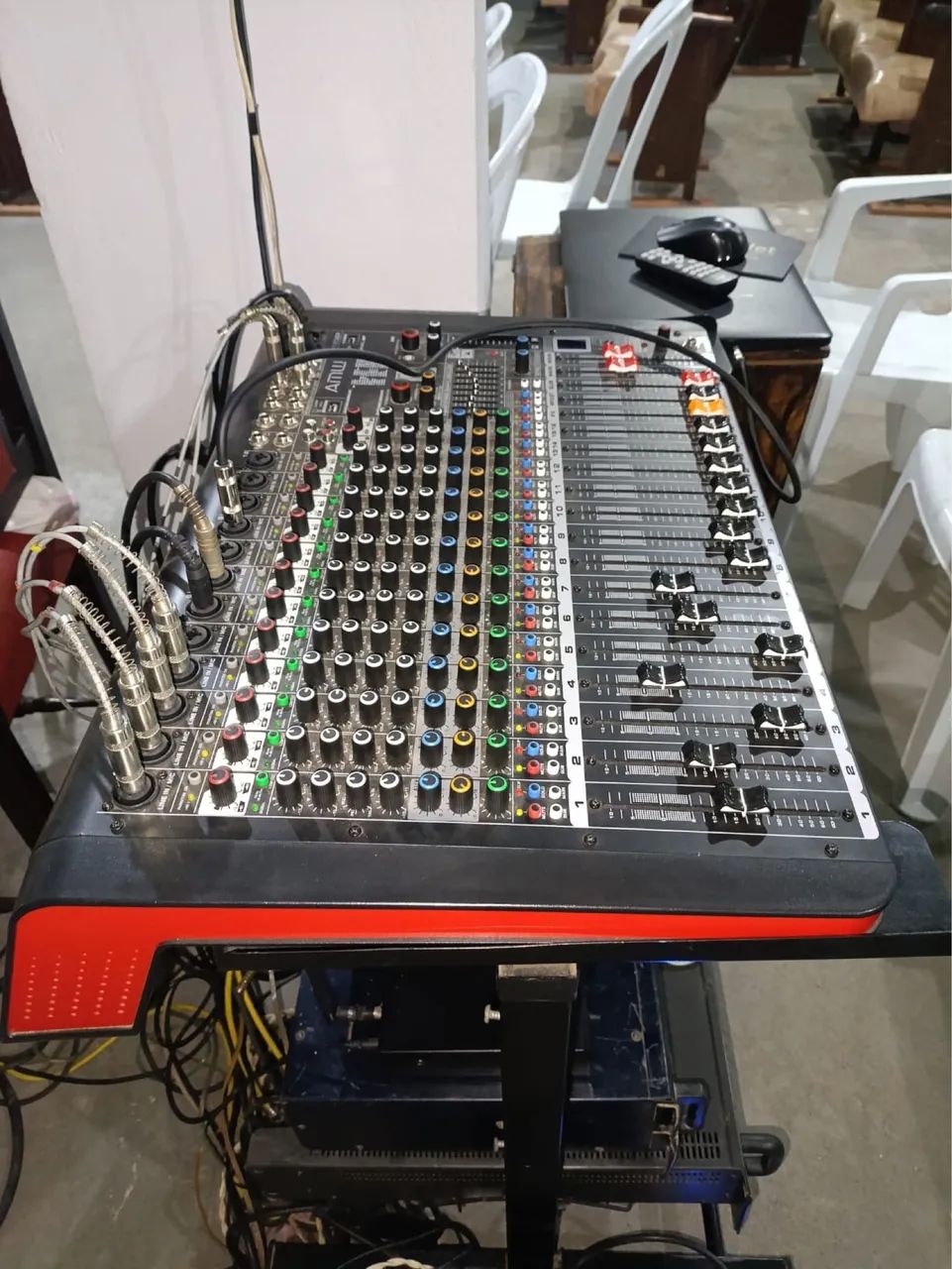 Vendo mesa de som analógica com efeitos - Foto 2