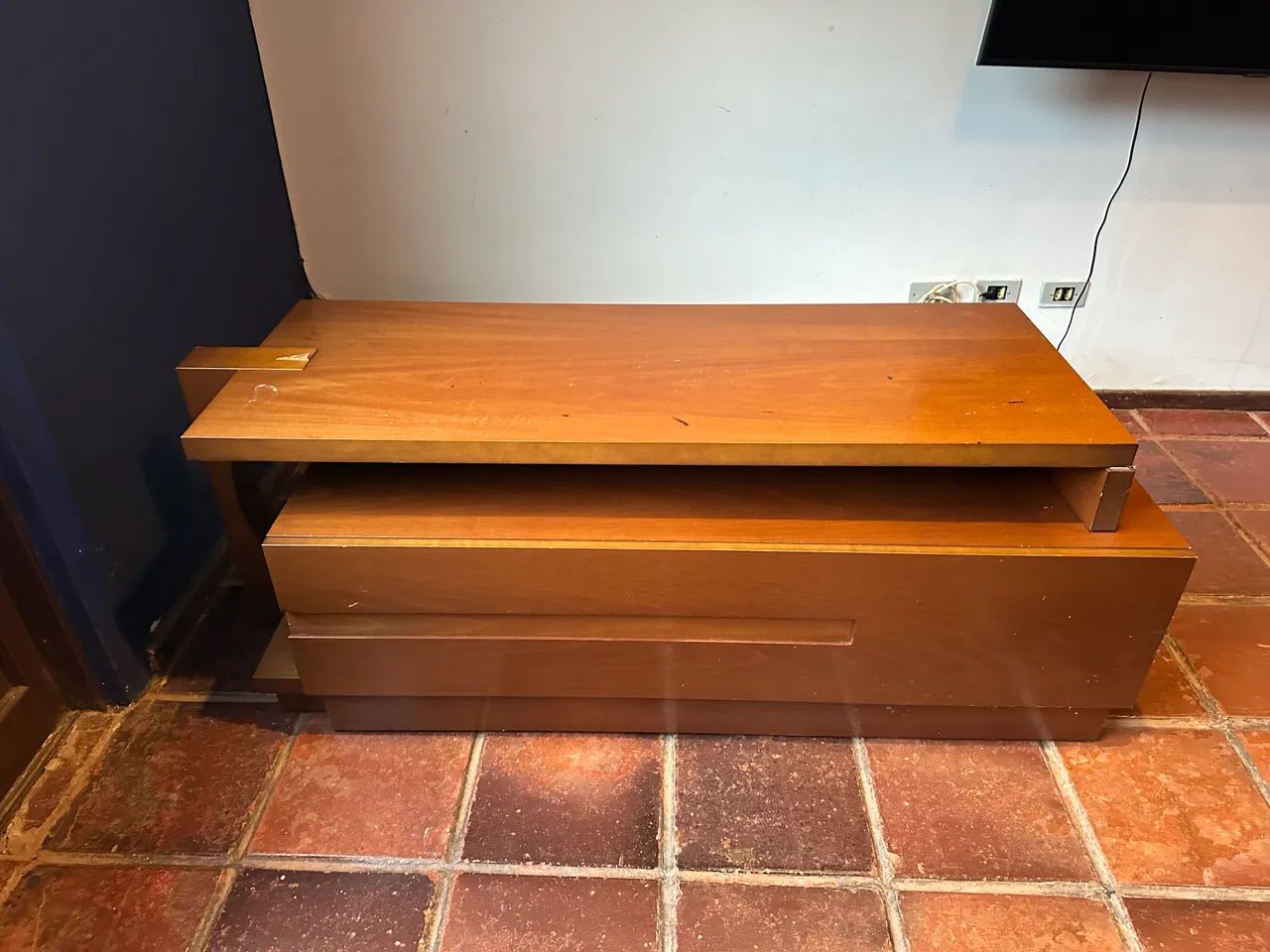 Rack de madeira com gavetas - design robusto e funcional - Foto 2