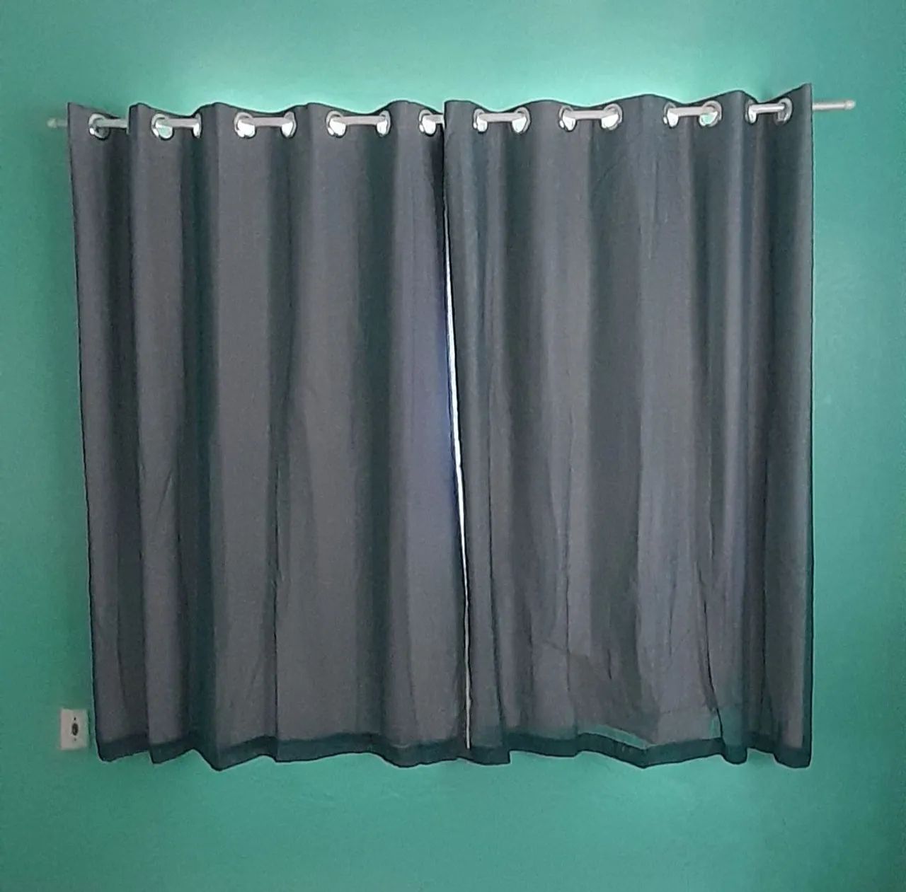 Cortinas com black-out e varão. R$100,00 cada - Foto 5