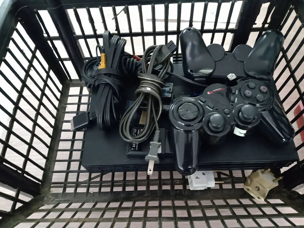 Console PlayStation 2 (PS2 Slim) + Controles + Cabos + Kit de Jogos
