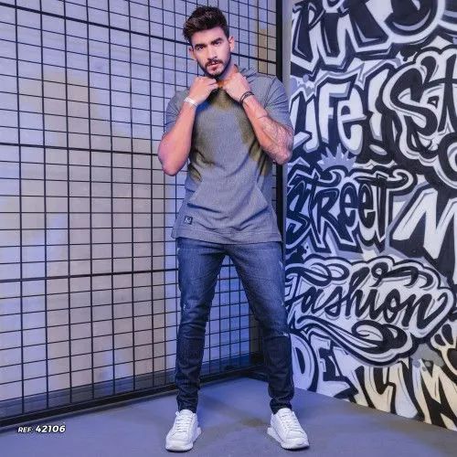 Calça jeans escuro masculina slim com puídos
