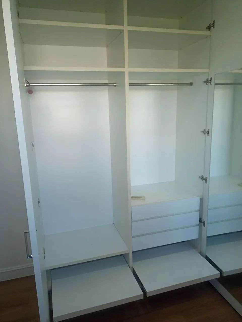 Guarda Roupa Solteiro Com Gavetas  - Foto 4