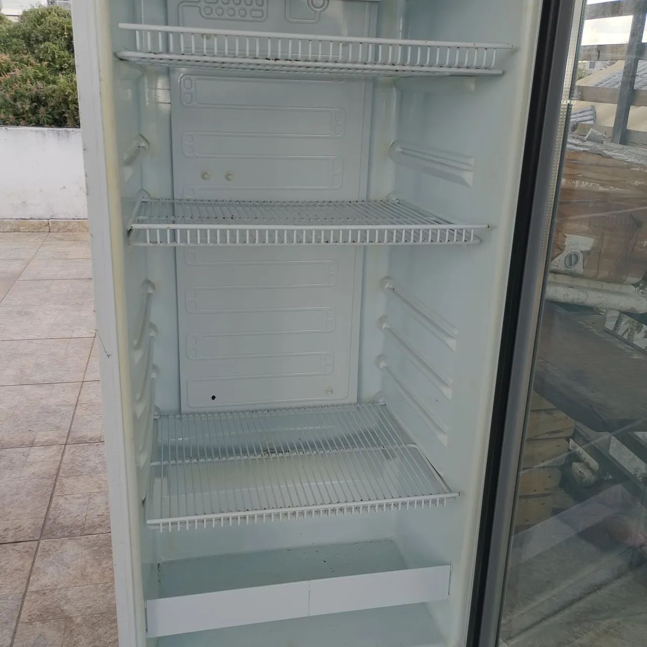 Expositor 300 litros ,marca Venax . Medindo 059x0,59 x172