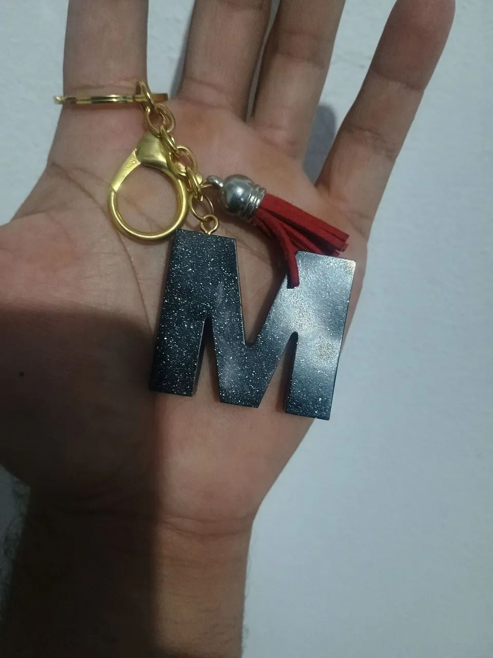 Chaveiro personalizado feito a mão letra M  - Foto 3