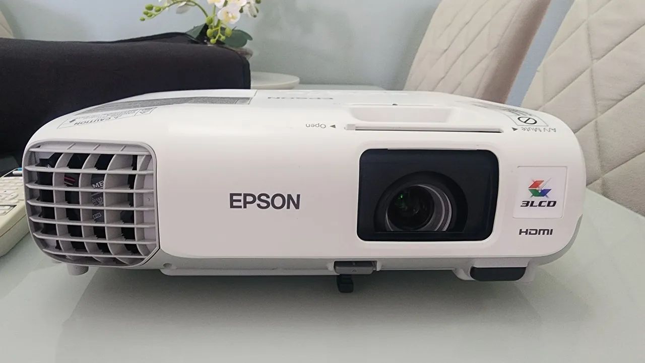 Projetor Epson Powerlite X21 novinho!! 