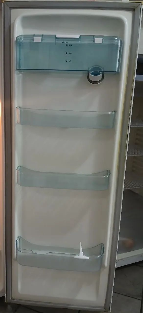 Geladeira Electrolux 262L 220V com Dispenser - COM DEFEITO - Foto 4