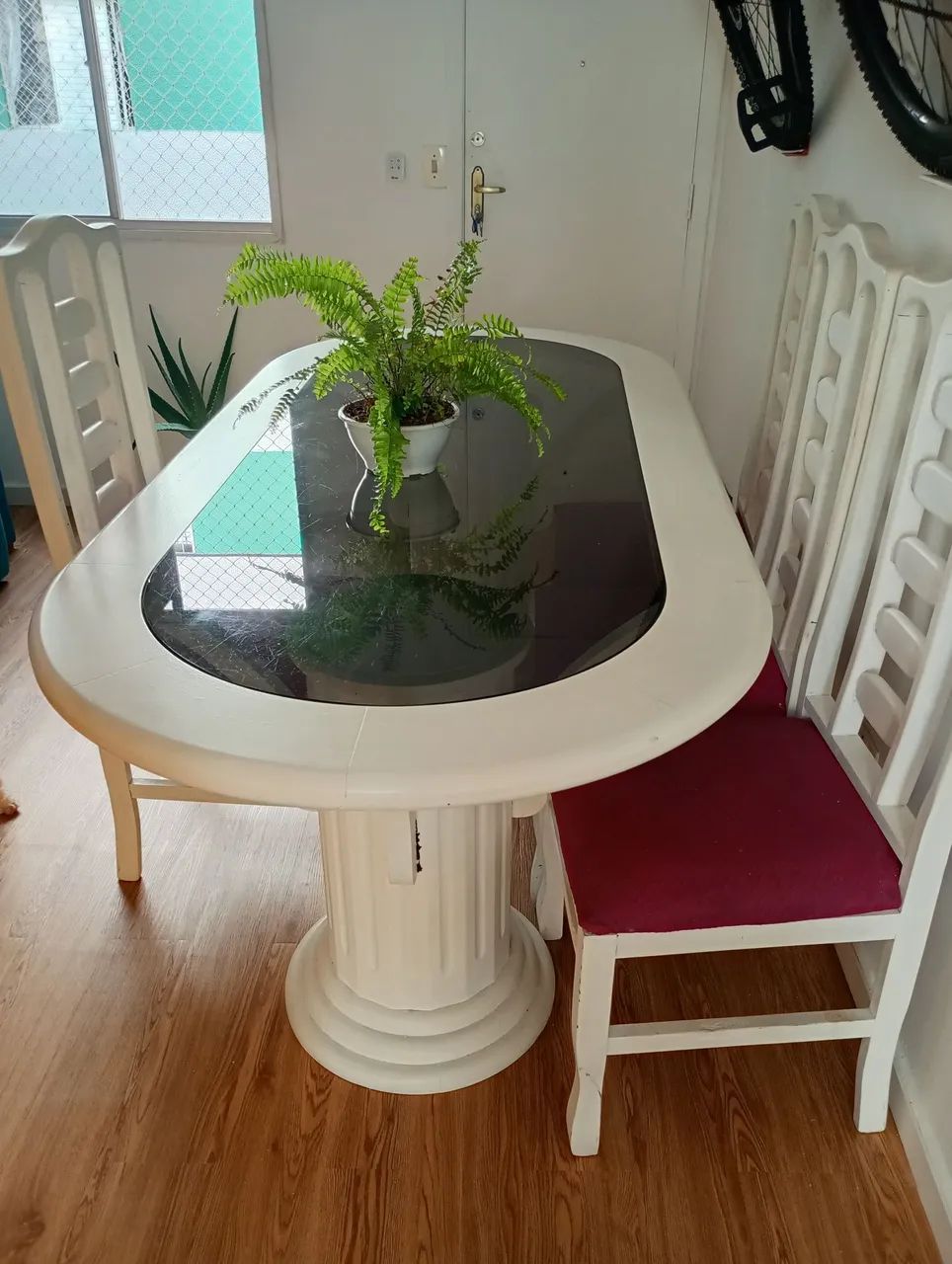 Mesa com 6 cadeiras madeira maciça  - Foto 2