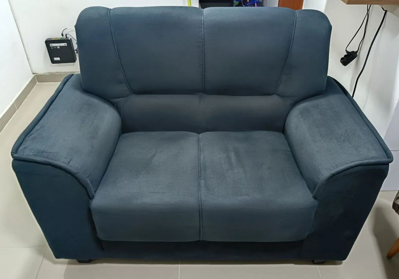 Sofá, 2 lugares, super conservado.