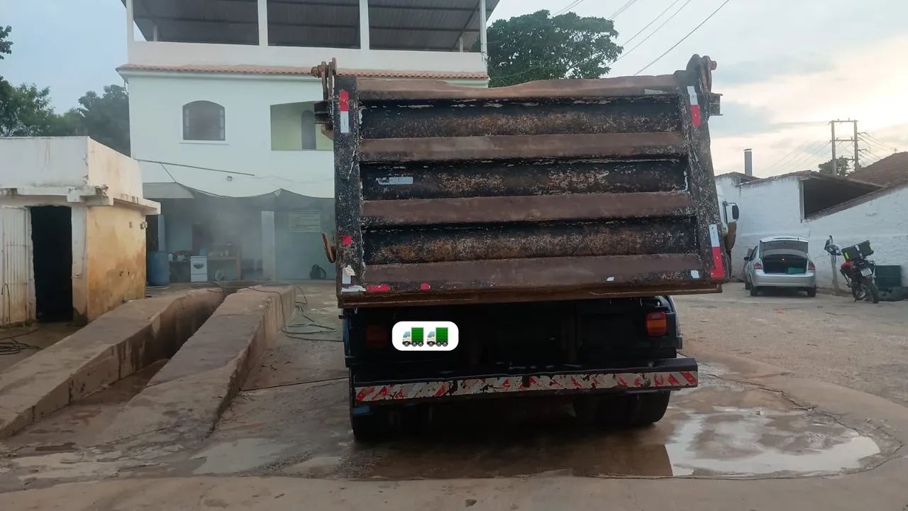 Caminhão Constelation 31-320 traçado 