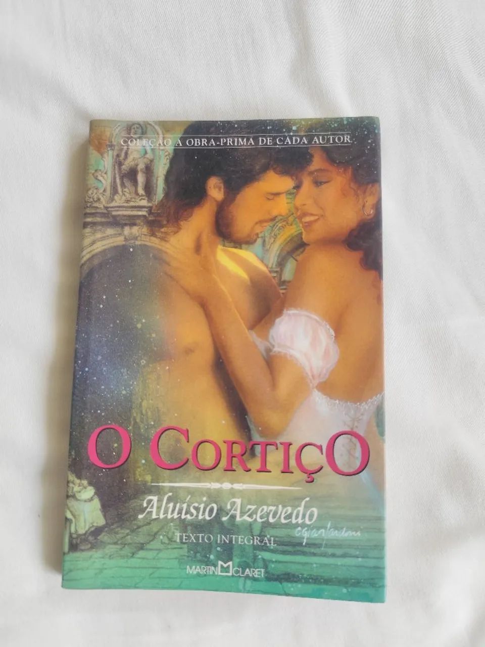 Livro " O cortiço " 