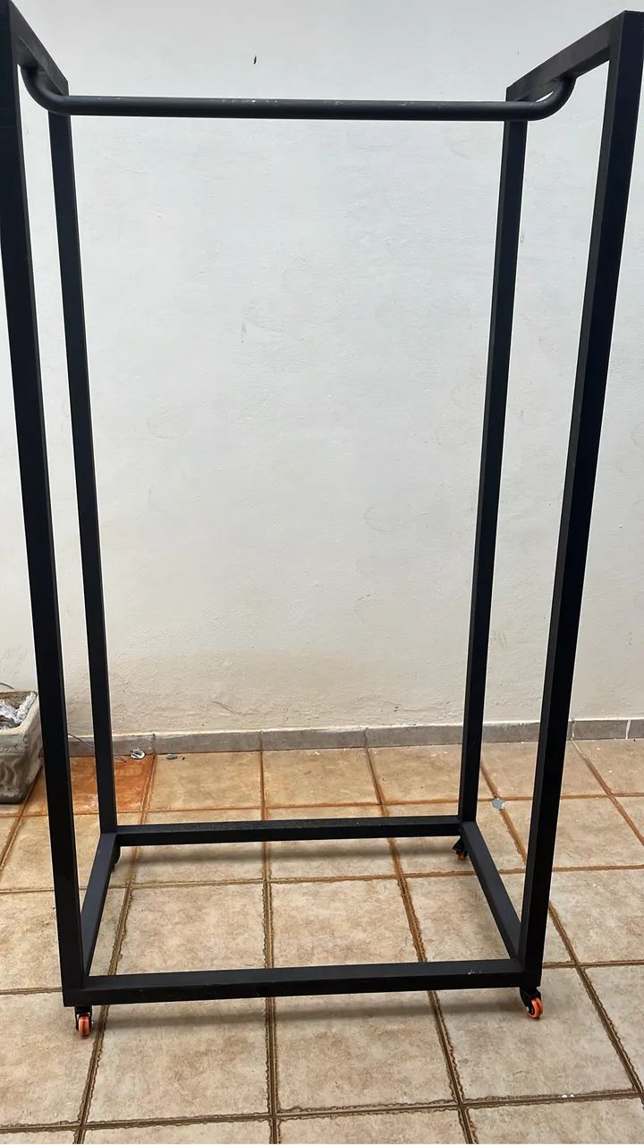 OPORTUNIDADE ARARAS DE ROUPA - Foto 3