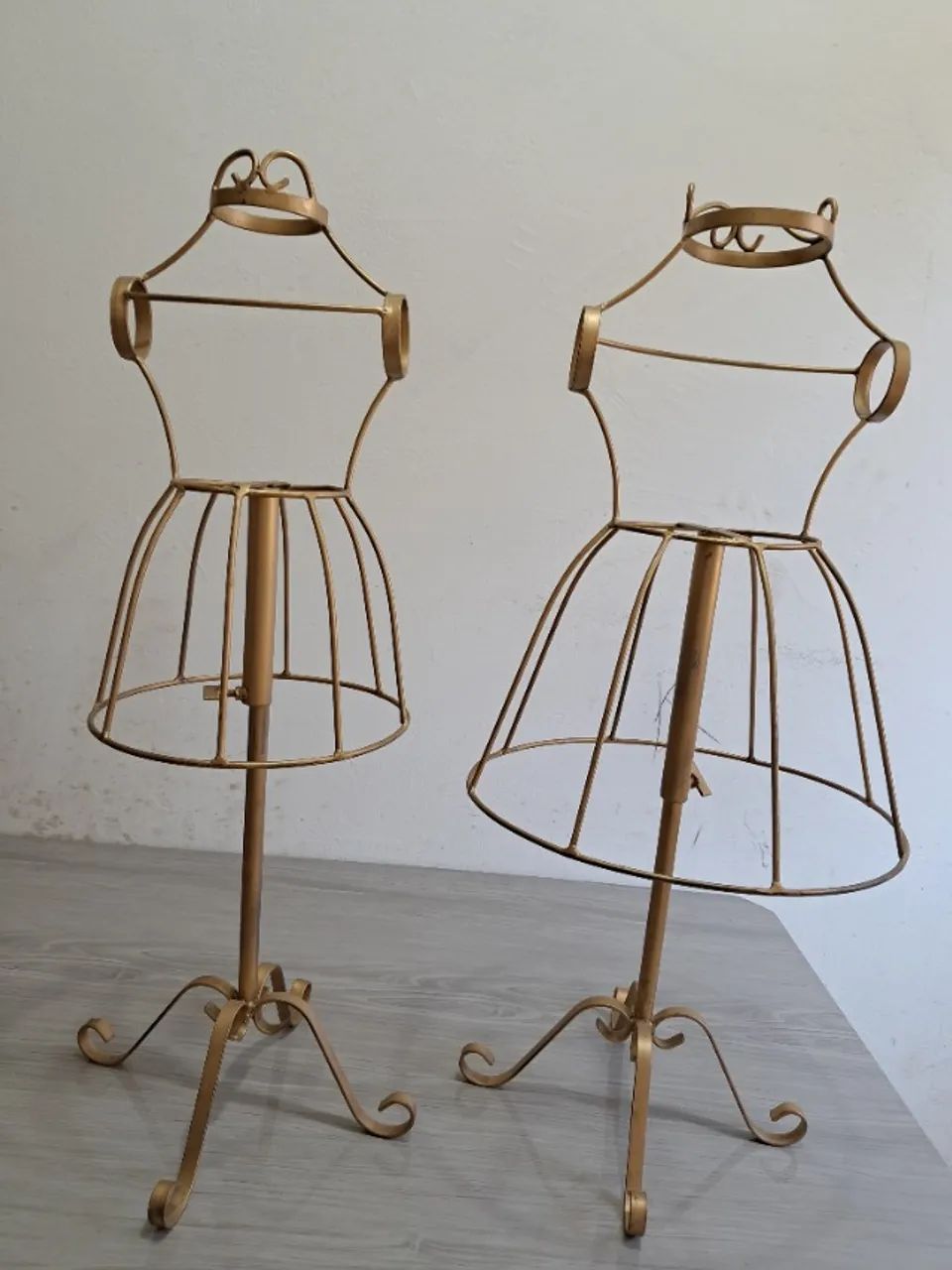 02 Bustos vitrine/manequim aramado infantil - Usado- ótimo estado