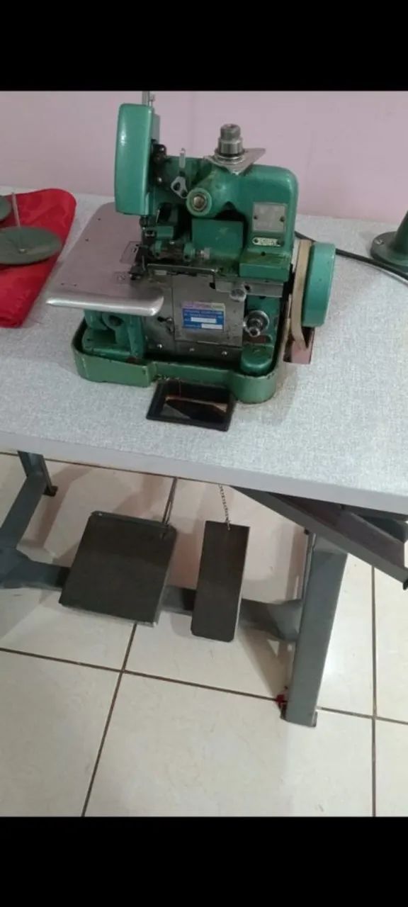 Máquina Overloque 