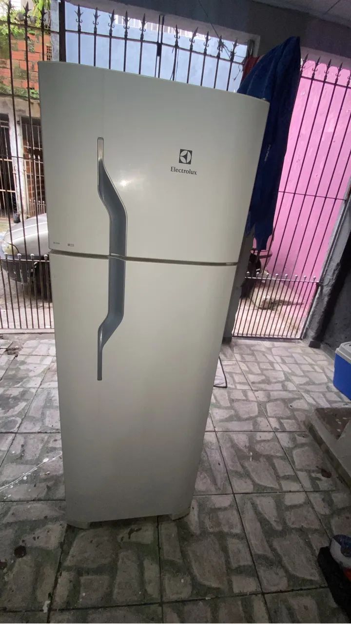 Vendo geladeira de duas porta valor 850 chama no Zap * - Foto 2