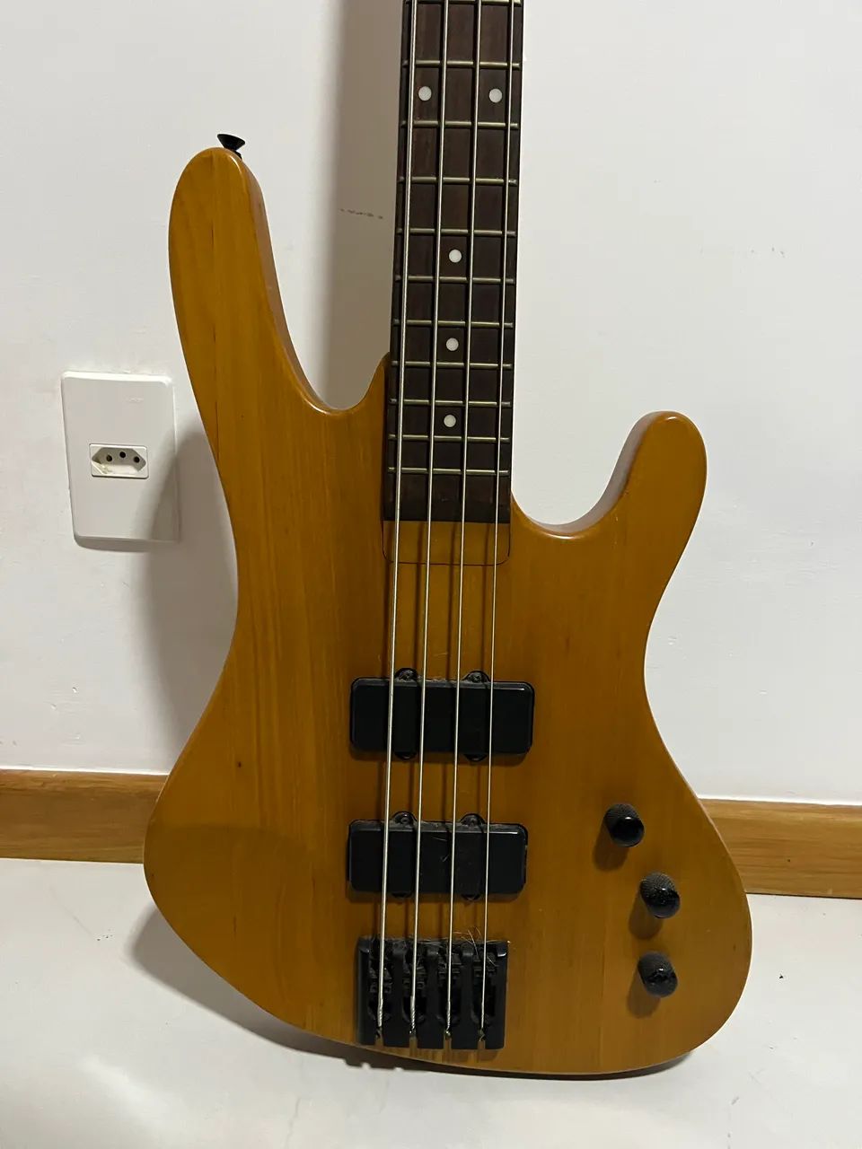 Baixo elétrico Washburn  - Foto 2