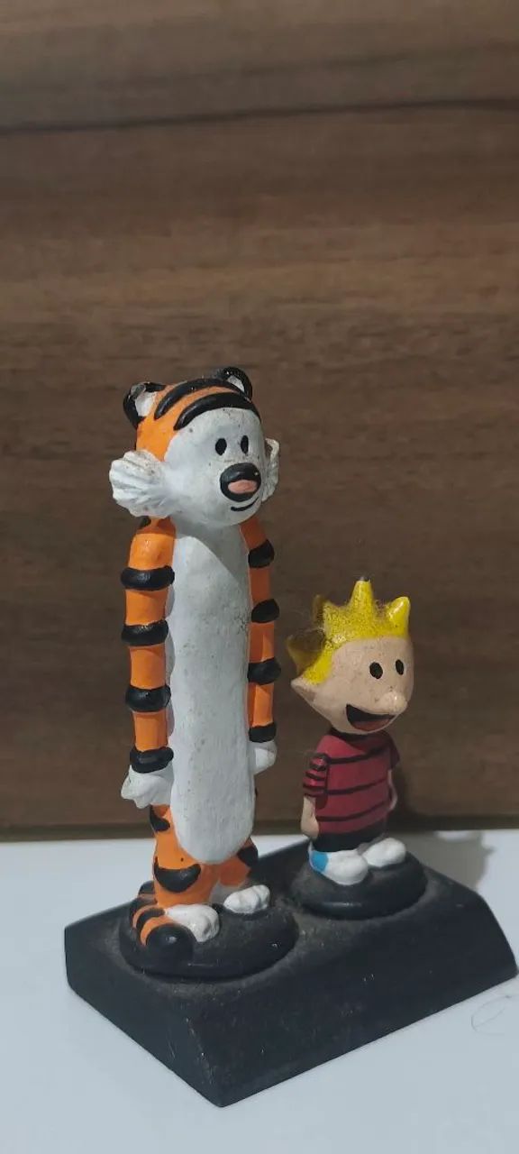 Miniatura Decorativa Calvin e Haroldo em Ferro 9 cm - Foto 4